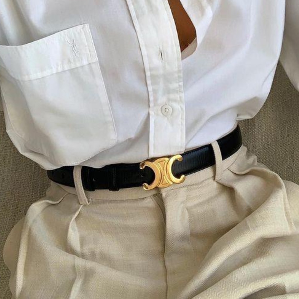 Black belt 105 cm . Please make sure this will fit you.